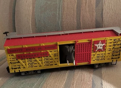 G Scale Bachmann Emmett Kelly Jr. All Star Circus Elephant Train Car w/ Elephant - Image 1 of 4