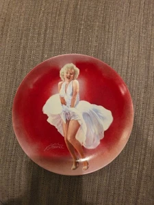 MARILYN MONROE Plate . PERFECT GIFT FOR THE MARILYN MONROE FAN - Picture 1 of 2