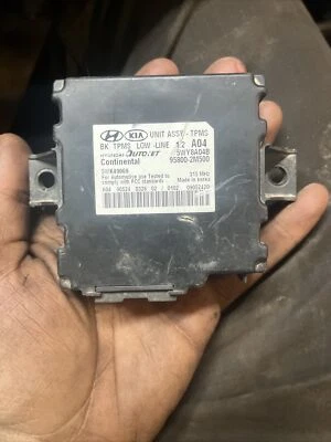 2009-2012 Hyundai Genesis Coupe TPMS Module Tire Pressure Sensor OEM 09-12 - Image 1 of 4