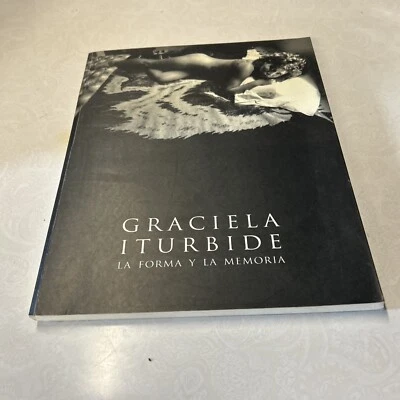 Artist Monograph: Graciela Iturbide la Forma y la Memoria / ALS Foto 1 de 4