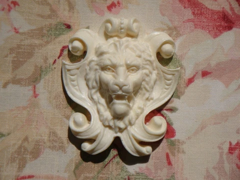 Aristocratic Lion & Shield Furniture Applique Architectural Pediment Onlay Cover