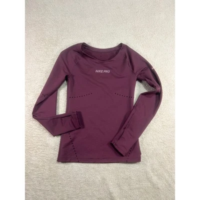 Camiseta deportiva Nike Pro Hyperwarm para mujer manga larga agujero para el pulgar granate talla S Foto 1 de 4