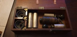 ANCIEN APPAREIL COFFRET D ELECTRECITE RHUMKORFF MEDICAL BOBINE VERS 1860 DS JUS - Imagen 1 de 12