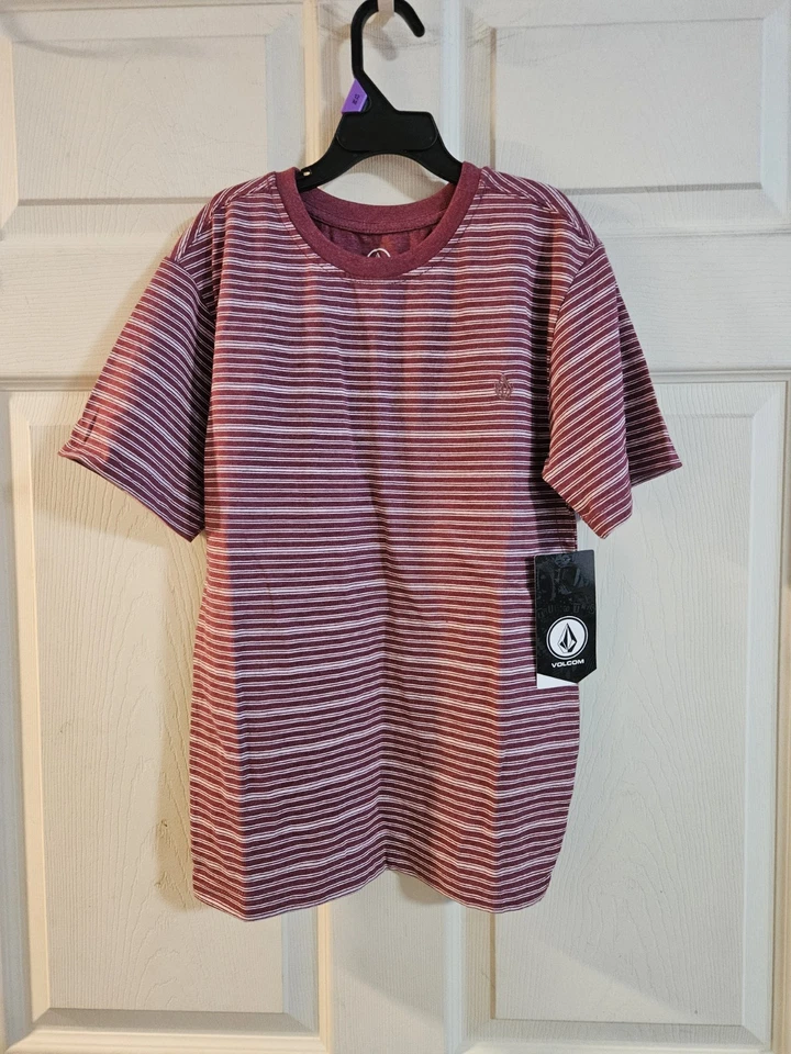 Camiseta listrada Volcom Boys: vermelha/branca: nova com etiquetas: tamanho P (8) - Imagem 1 de 4
