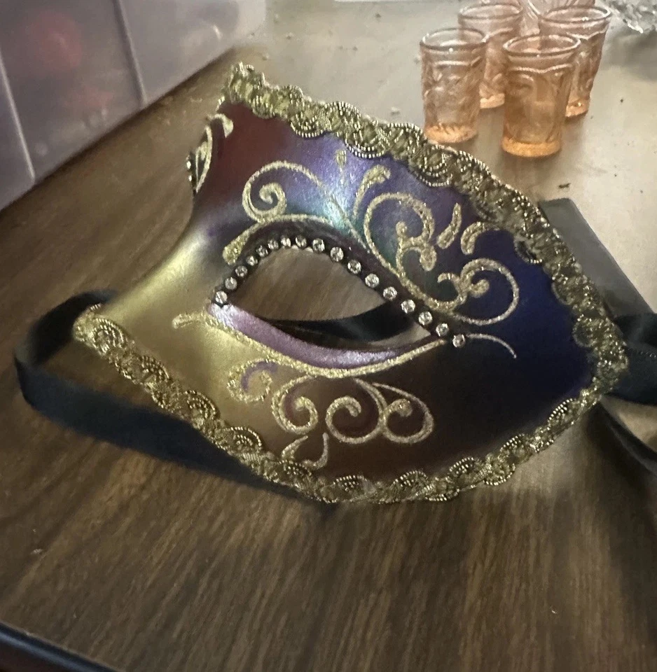 Vintage Venetian Decorative Mask Carta Alta Hand Made In Venice, Italy Rare! - Image 1 of 4