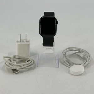 Apple Watch (seria 8) 41mm kosmiczna czerń aluminium (LTE) z pętlą mediolańską łupkową - Zdjęcie 1 z 5