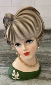1950's LARGE NAPCO PRETTY LADY 9" HEAD VASE GREEN + PEARL JEWELRY + FOIL LABEL - Picture 1 of 10