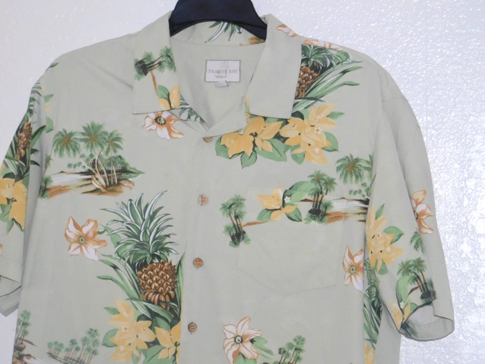 Mens Button Down Shirt Large Green Short Sleeve Trader Bay Tropical Pineapple - Image 1 of 4
