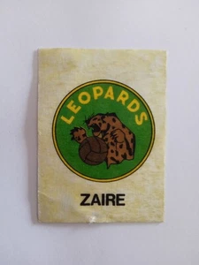 FIGURINA CALCIO 74 EDIRAF 1974 SCUDETTO ZAIRE IN SETA FUSTELLATO CON VELINA - Picture 1 of 2