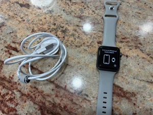 Apple Watch MTF02LL/A Series 3 38mm - Excellent Condition - Picture 1 of 5