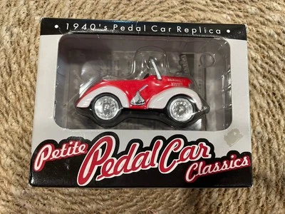 Crown Premiums 1940's Petite Pedal Car Replica's Hershey's 1:12 1998 - Image 1 of 4