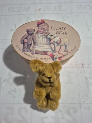 De colección 1990 Shackman Bronceado Oso de Peluche En Caja Original Miniatura Coleccionable Juguete Peluche Foto 1 de 4