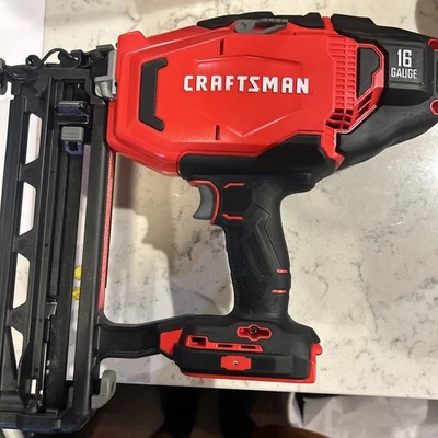 Clavadora Craftsman 20V inalámbrica acabado calibre 16 leer descripción  Foto 1 de 3