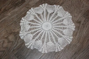 Vintage 14 Inch Diameter Round Pineapple Doily. White. Hand Crocheted! Clean! - Picture 1 of 2