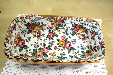 LONGABERGER RECTANGULAR BREAD BASKET 14-1/2” X 8” X 3-1/2” & CLOTH LINER 2001 Cover