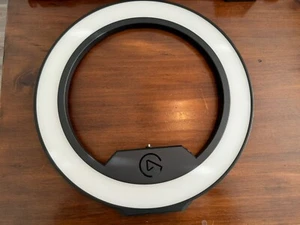 Elgato Ringlight LED 2500 Lumens Model:20lac9901 Dimmable Desk Mount - Picture 1 of 3