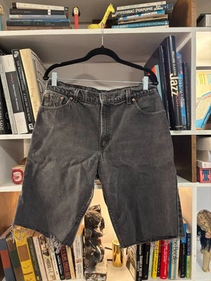 复古 Levis 短裤男式 33 黑色 550 宽鬆剪裁 Jorts Distressed Raw Hem — 第 1/3 张图片