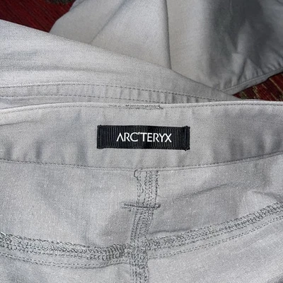 Arc'teryx A2B Commuter Pants Gr 32. hel grau Herren Hose Neuwertig - Bild 1 von 4