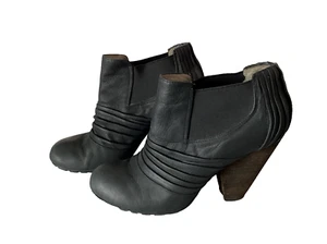 VINCE CAMUTO Black Leather Slip On Ankle High Boots Women’s Size 7B - Picture 1 of 10