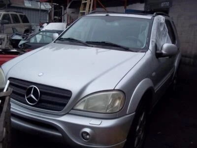 Puerta lateral trasera pasajero 163 tipo ML500 compatible con 00-05 MERCEDES CLASE ML 261605 Foto 1 de 4