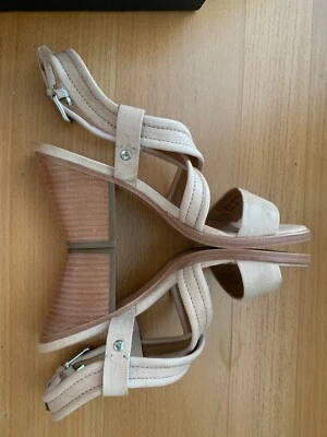 FRYE NIB dami  criss cross cream antiqued leather sandal 7.5M - Image 1 of 4