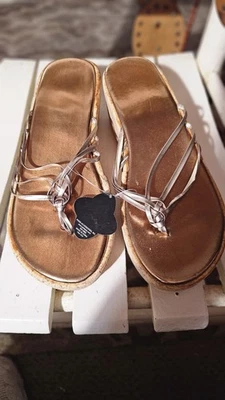 Sandalias de cuña para mujer hechas a mano metálicas y cromadas talla 9 hechas en China - Imagen 1 de 4