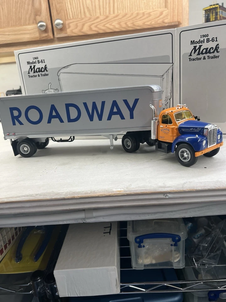 Ertl 1/34 B Mack Roadway Express Foto 1 de 1