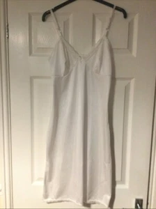 Ladies Size 14 White Full Slip Lacey Bow Elegant Loose Vintage Retro 30s 40s 50s - Picture 1 of 3