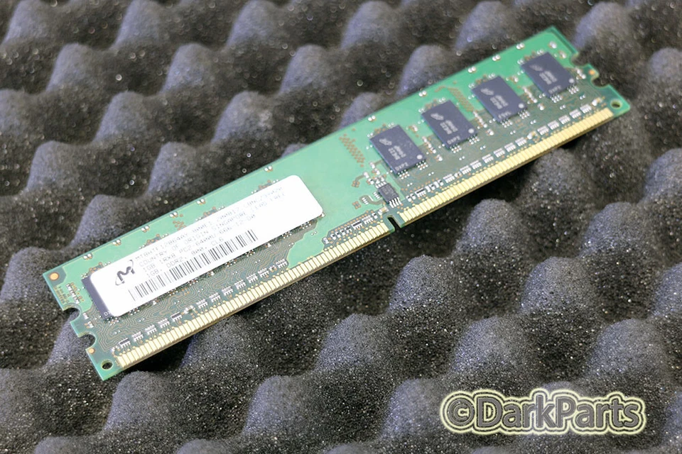 Micron MT8HTF12864AY-800E1 PC2-6400U-666-12-D0 1GB Memory RAM DDR2-800Mhz - Immagine 1 di 1