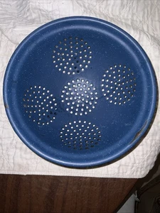 Vintage Blue w White Enamel Metal Colander 3-Footed 9.5" - Picture 1 of 5