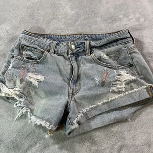 Pantaloncini American Eagle donna 6 vita alta festival invecchiati ricamo piuma - Foto 1 di 14