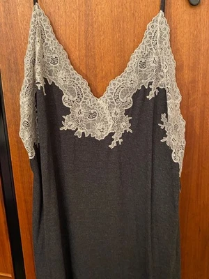 Precioso vestido de noche Natori con encaje. Gris oscuro. Muy sexy. X-Large nuevo con etiquetas  Foto 1 de 4