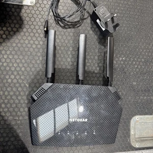 NetGear WiFi Router - AX1800 (RAX10) - WiFi 6 - NightHawk Black - Picture 1 of 4