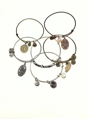 Lote de 6 Brazaletes Alex and Ani Wild Wire Primal Power Varios Colores y Dijes Foto 1 de 4