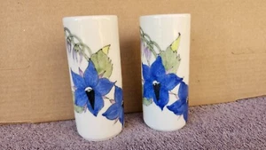 Jarrón vaso vintage Ernestine Salerno pintado a mano floral azul 5,5" (2) - Imagen 1 de 4