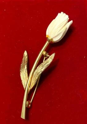 Bonito broche prendedor tono dorado con tulipán blanco #36 Foto 1 de 4