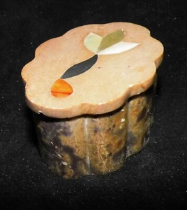 Kleine Schmuckdose aus verschiedenen Steinen - Bild 1 von 8