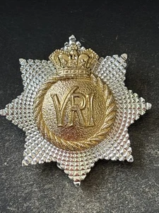 Royal Canadian Regiment RCR Stay Bright Cap Badge J. R. Gaunt London Ltd. - Picture 1 of 3