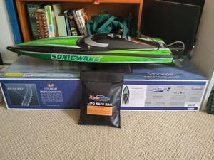 Pro Boat Sonicwake V2 36" Self-Righting Brushless RC Boat Deep-V RTR - Picture 1 of 7