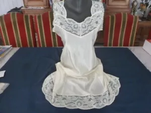 jolie combinaison &fond de robe vintage jolie dentelle T 48 ref A4T09 - Zdjęcie 1 z 4