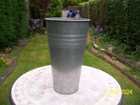 Florists Galvanized Zinc Flower Bucket - Garden Planter - Display Tub Cover