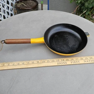 Vintage Le Creuset Cast Iron Yellow Enamel #26 TECK Wood Handle Skillet-Pan 10" - Picture 1 of 9