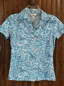 Camisa Polo Lilly Pulitzer Para Mujer Azul Conchas Marinas Jersey Tejido Manga Corta XS - Imagen 1 de 6