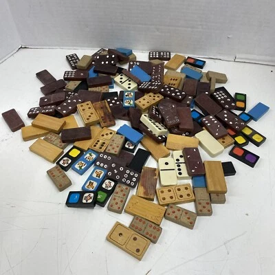 Colección LOTE 45 FICHAS DE DOMINÓ DE COLECCIÓN Mezcla Madera/Plástico Disney el Explorador Juegos Piezas Foto 1 de 4