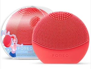 FOREO LUNA™ play plus 2 Facial Cleansing Massager - Peach RRP:£69 - Picture 1 of 5
