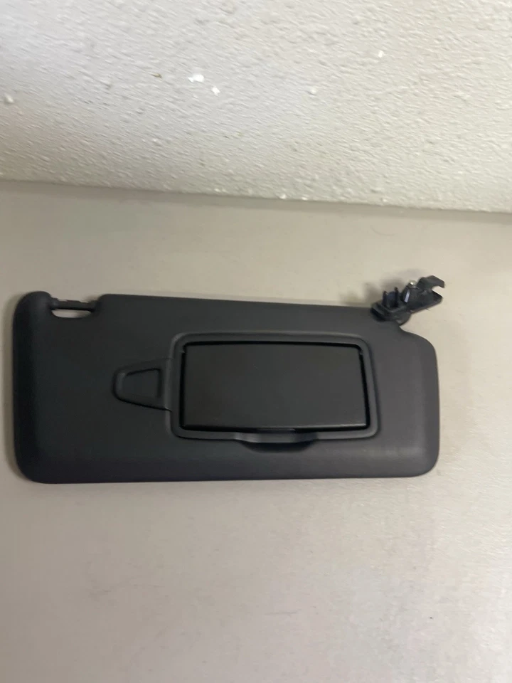 Parasol delantero izquierdo lado conductor Mercedes W117 CLA250 GLA250 14-20 FABRICANTE DE EQUIPOS ORIGINALES Foto 1 de 4