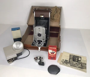 Macchina fotografica terrestre Polaroid vintage anni 70 modello 95B in custodia ~ luce ammiccante e accessori - Foto 1 di 15
