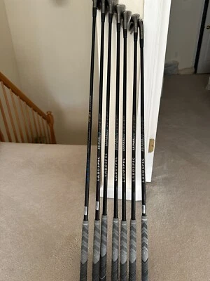 Juego de palos de golf usados para hombre hierro grafito Foto 1 de 4