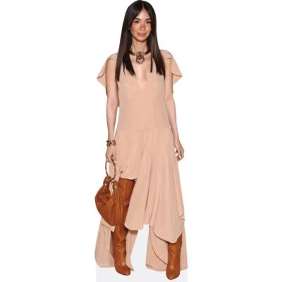 Marie Ongpauco (Beige Dress) tamano natural - Imagen 1 de 4