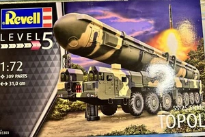 Revell Topol SS-25 Sickle Ballistic Missile 1/72 3303 Plastic Model Kit - Picture 1 of 2